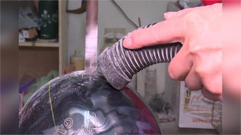 保齡球隱藏獨門技術!老闆「鑽孔」打天下 助球友完美發揮