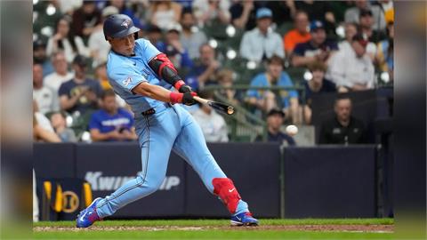 MLB(影)／19億台幣身價的岡本和真敲出關鍵安打！相隔14天後終於有打點進帳