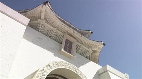 228一票人衝自由廣場！他揭中正紀念堂「4超毛細節」網瘋掉：真的噁…