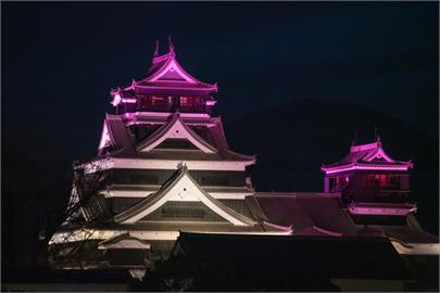日本熊本城打上「彩帶高」色彩燈迎高雄府會訪團　「雙熊」尬舞超嗨