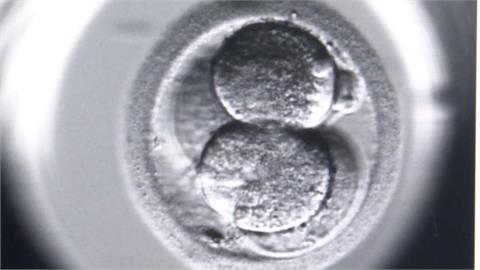 人妻懷孕待產驚見老公「偷吃小三」！USB藏「激戰片、裸照」下場慘了