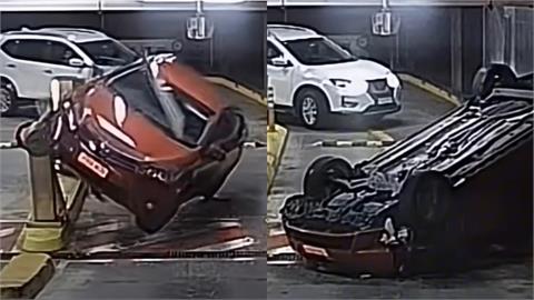 高齡駕駛再引關注！77歲老翁衝撞閘門「轎車翻轉180度」畫面曝光網全看傻