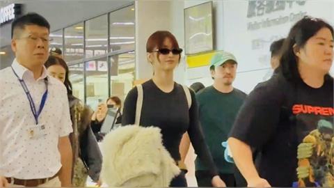 快新聞／10年來首次！「TWICE」7名成員飛抵高雄　現場畫面曝光