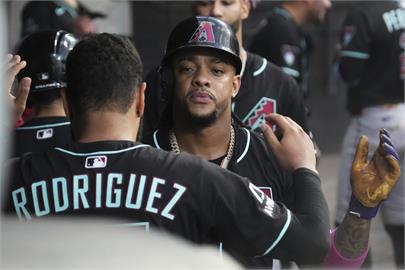 MLB(影)／嘲諷已故母親太超過!　球員當場落淚惡劣球迷也遭驅逐出場