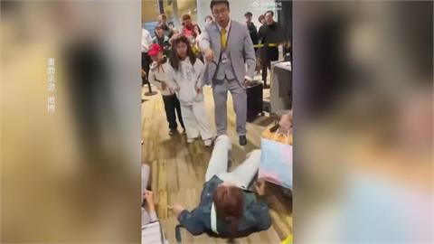 嚇瘋！中國裸湯池內驚現「穢物」　業者拒道歉打撈完後秒重新開放