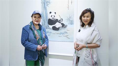 歌仔戲國寶楊麗花現身畫展！力挺乾妹黃湘詅「白雲傳承・水墨初心」畫有色香
