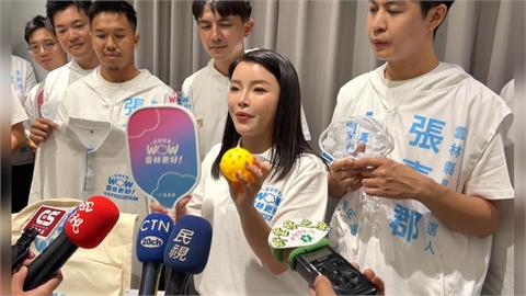 張嘉郡青年團秀競選小物　搶搭匹克球風潮挺運動