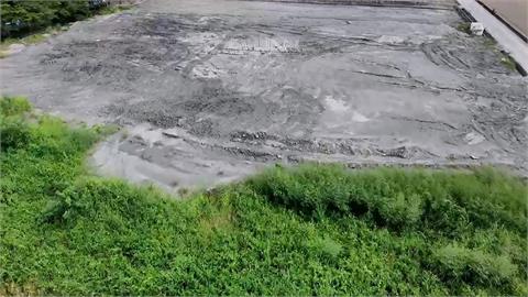 綠地變黑土！　高雄農田遭傾倒廢棄物　議員批：是人禍
