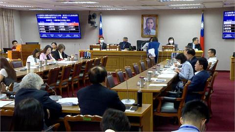 藍白推"停砍年改所得替代率" 綠憂退撫基金重回破產