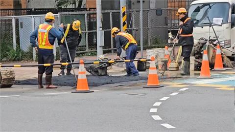 桃園路口發生漏水!台水派人緊急搶救 影響範圍曝光了