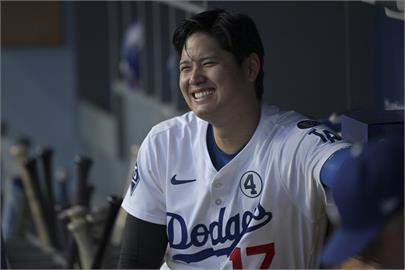 MLB(影)／翔平式可愛爆擊拳！大谷重返開路先鋒　賽前埋頭「狂捶助教」萌翻粉絲