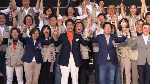 兌現承諾！　洋流擠爆中山南路　沈伯洋獻唱晚安台灣