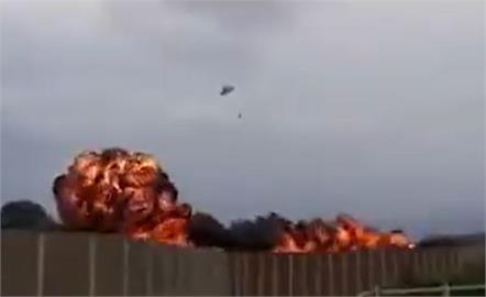 快新聞／義大利軍機墜毀成「巨大火球」畫面曝　撞轎車5歲女身亡