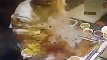 打火機掉進麻辣鍋 服務生打撈竟遭爆炸燙傷