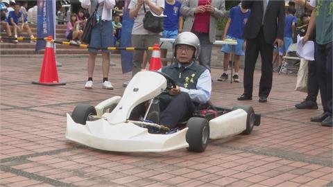 台南技職博覽會熱鬧登場　黃偉哲體驗電動卡丁車