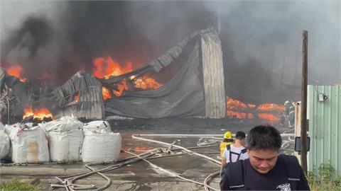 違章塑膠廠大火現「濃煙龍捲」　　嚴重影響空污最高可罰八百萬元