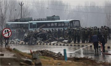 印度喀什米爾傳汽車炸彈攻擊 至少40人死亡