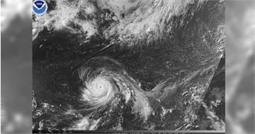 強颱巴威狂風暴雨肆虐關島！專家示警：別跑到室外「會被砸死」