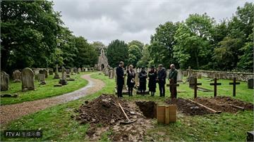為綁架罪贖罪　哥倫比亞革命軍前領袖墓園挖受害者遺體