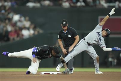 MLB(影)／小蛇投手人人失準！單場狂丟10個四壞保送　總教頭坦言無法接受
