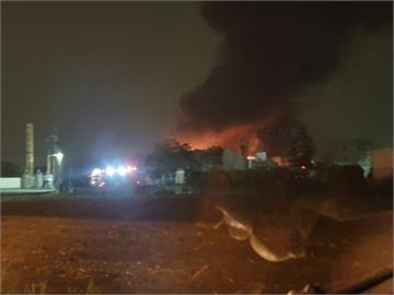 快新聞／台南電動車廠倉庫暗夜大火　1400平方公尺鐵皮屋「全被燒毀」