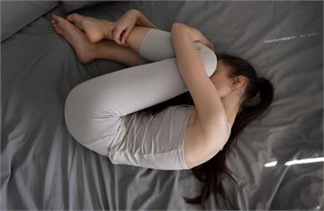 已婚男家族旅遊「叫傳播妹」 趁醉性侵 浴室門一開房內畫面全曝