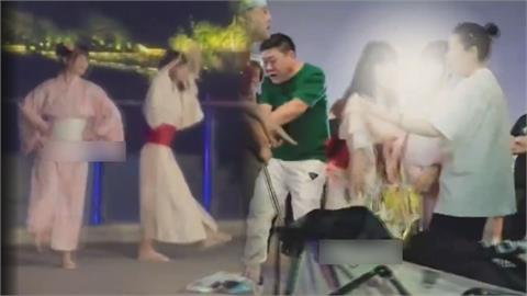 辱華了！2中國女穿和服跳二次元舞　遭「大媽大爺包圍」推擠狂罵：間諜