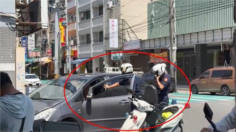 快新聞／毒駕？車身搖晃+駕駛手抖　見警攔查竟「撞超商還棄車奔逃」