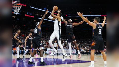 NBA(影)／場均30分「突然冷掉」！文班亞馬本季首場個位數得分遭網譏：洋汗僧？