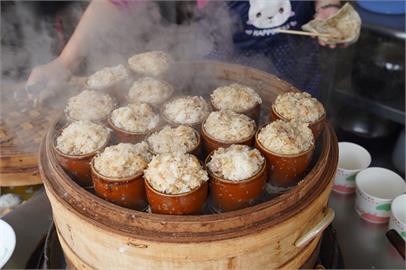台中東勢美食 崎頭肉丸筒仔米糕／獨特「陶瓷蒸米糕」用料實在，滿滿蝦米香氣，讓人一試成主顧！