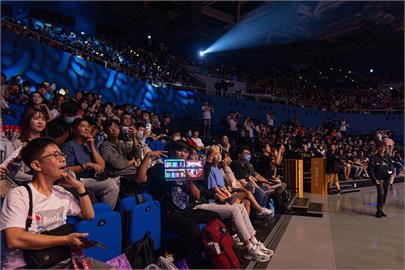 PLG(影)／演唱會場地打籃球！　鋼鐵人海音館開幕戰成創舉