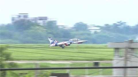 AT-3教練機陸續除役 勇鷹高級教練機接棒預演練習