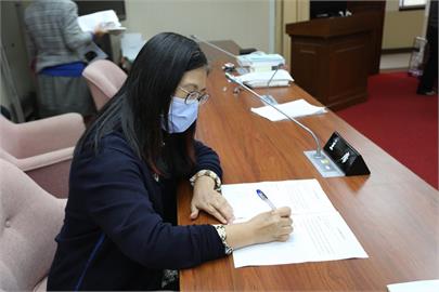 快新聞／政府遭中國闇影阻擋　管碧玲：台灣將用「防疫雙劍」重回防疫強國行列