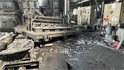 高雄鋁工廠疑電控系統故障　700度鋁液遇水爆炸釀2死6傷