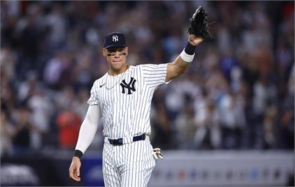 MLB（影）／真的假的？法官也能二刀流！賈志站上投手丘