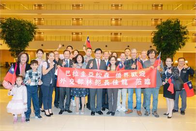 快新聞／33小時長途航行！林佳龍率團飛抵巴拉圭　當地主流媒體密切關注