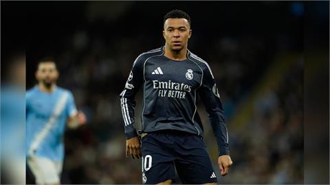 法國媒體爆皇馬醫療團隊犯低級錯誤!搞錯姆巴佩受傷的腳。（圖／AP）