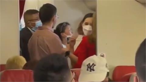 等外籍旅客班機延誤3小時　百位中籍乘客機上暴怒：不把中國人當人