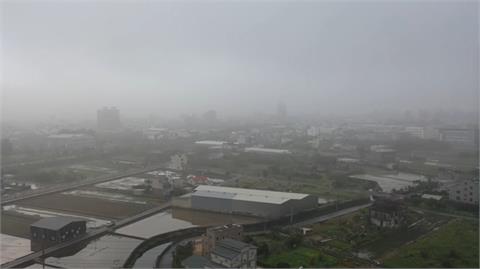 中部地區出現迷霧世界！　空氣品質不佳「亮橘燈」