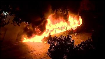 智利調漲車資引民怨！民眾怒燒巴士、毀損地鐵站