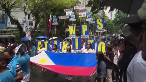 不滿中國在南海頻頻挑釁　菲律賓上百人聚集使館抗議