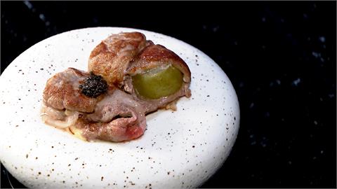 鐵板燒融合各式菜系　「牛肋眼包雙色葡萄」甜味瀰漫酒香