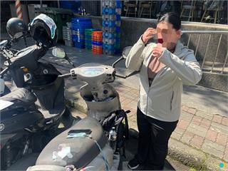 眼尖警所長巡邏逮詐團女車手　被誤會「欺負弱勢」擋財路
