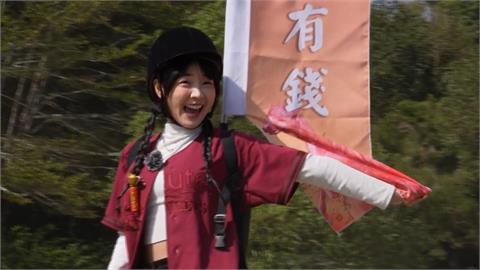 綜藝節目走進台南新化　籃籃、阿翔邀韓啦女神李晧禎騎馬拜年