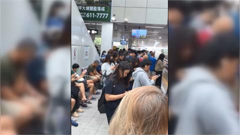 高屏地區雨彈狂炸　高捷紅線傳故障訊號尖峰時段大誤點