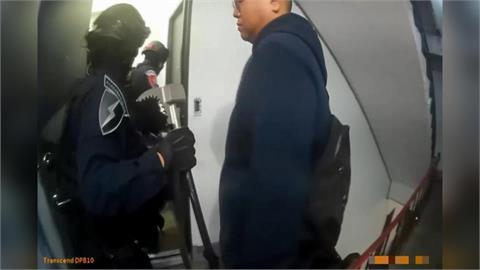 刺青師租套房藏槍毒！　警方全副武裝破門攻堅