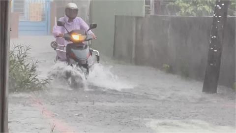 快新聞／東北風發威！雨彈來襲　2縣市大雨特報