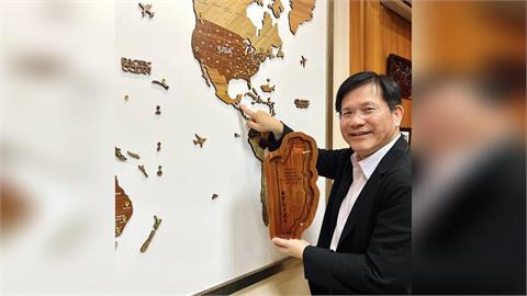 文化底蘊藏巧思！林佳龍獲贈貝里斯客製木雕　暖心故事曝光