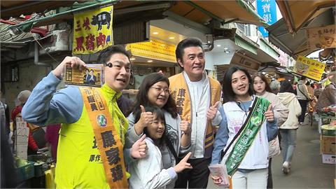 藝人李㼈力挺康家瑋！　市場掃街化身粉絲見面會