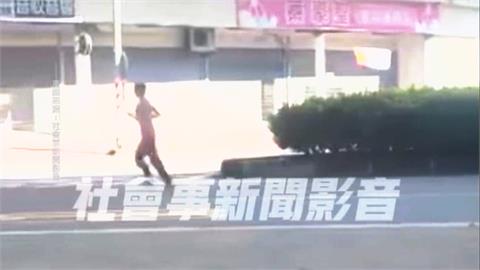 車道變操場？　高雄有人沿著分隔島來回跑